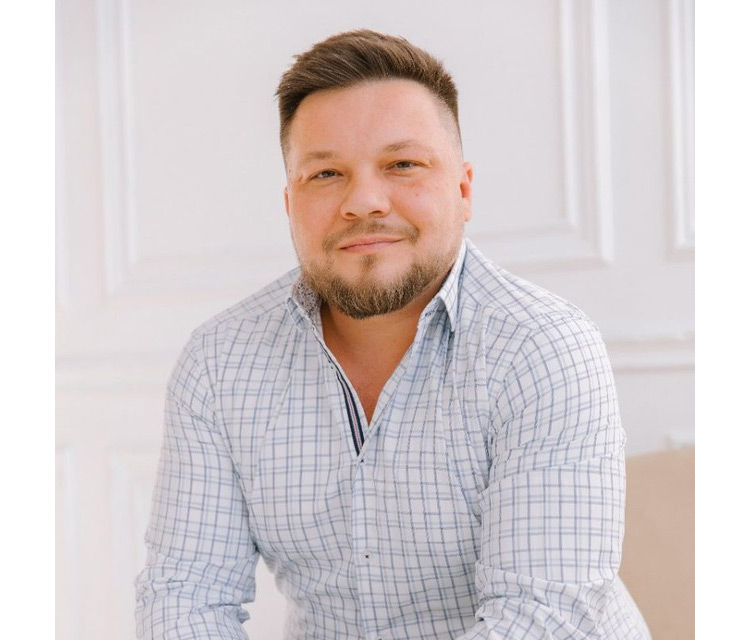 Олег Кухарский